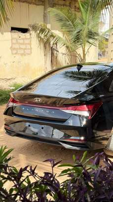 A vendre Hyundai Elantra image 6