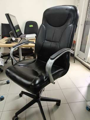 Fauteuil de bureau noir ergonomique image 1
