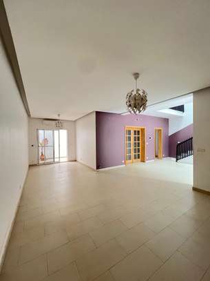 Villa R+2 à louer aux Mamelles image 6