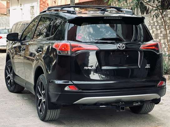 Toyota Rav 4 2018 image 5