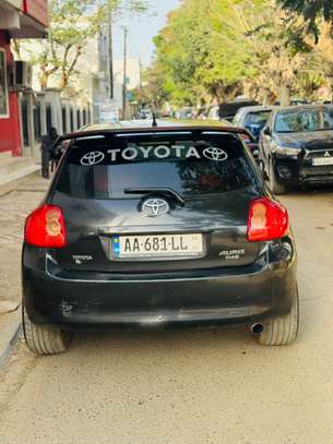 Toyota Auris image 2