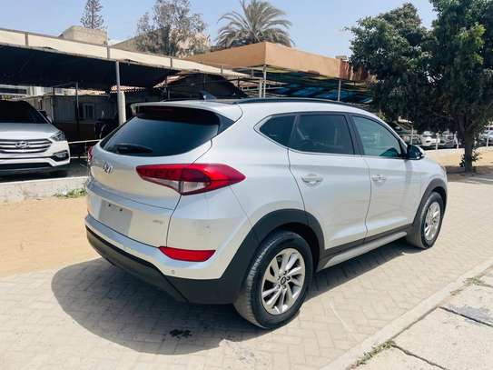 HYUNDAI TUCSON 2018 image 7