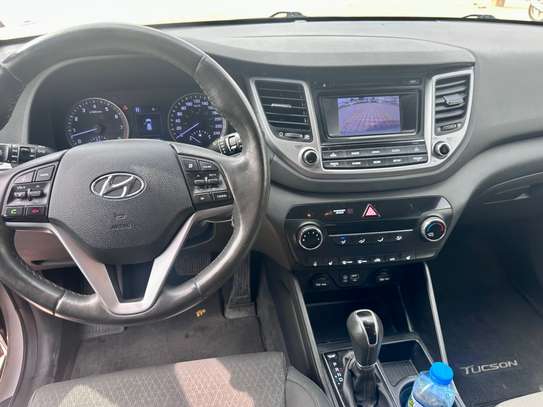 Hyundai Tucson 4x4 image 8