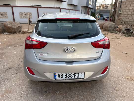 Hyundai Elantra gt image 4