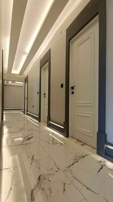 Appartement de luxe situé au bord de l'eau. image 3
