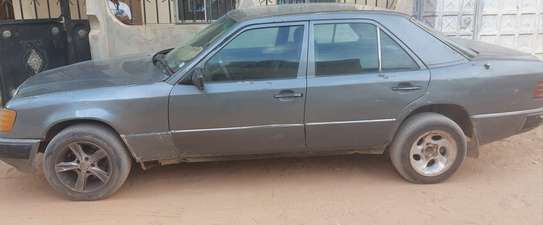 Mercedes 200D image 4