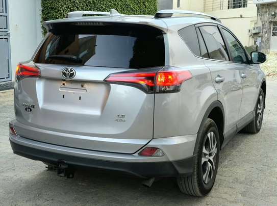 Toyota RAV 4 2017 - AWD image 8