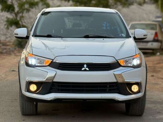 2017 Mitsubishi Outlander image 1
