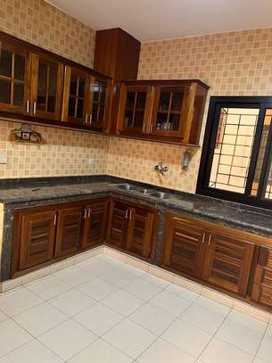 Appartement de 04 chambres + salon à Mermoz image 8