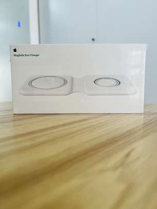 Magsafe Duo Charger image 1