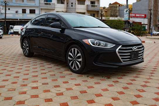 Hyundai élantra image 1
