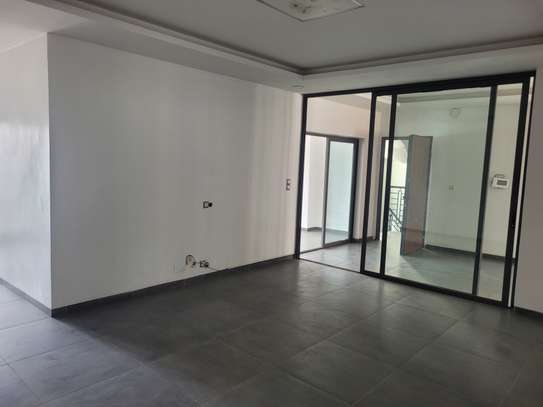 Trois chambres à louer par mois image 3