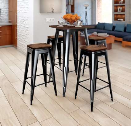 Tabouret en métal avec siège en bois image 3