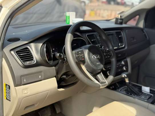 Kia Carnival 2018 image 5