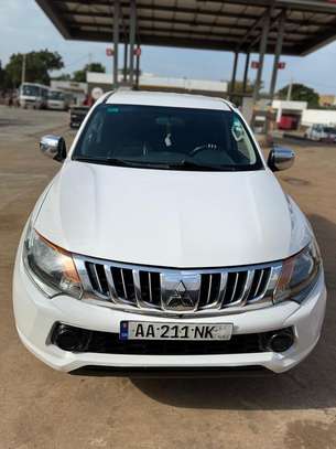 Mitsubishi l200 image 2