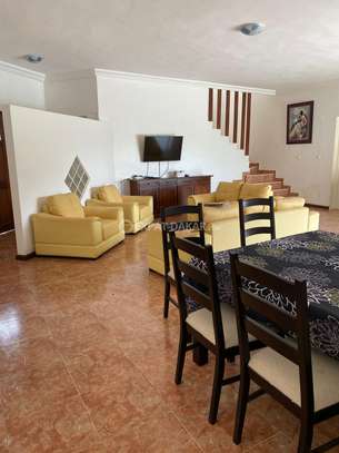 Villa de 500m2 à louer au lac rose image 9
