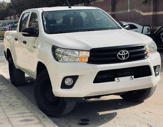 Toyota Hilux 2019 image 2