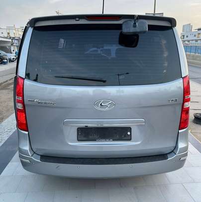 Hyundai Starex 12 places Deluxe image 2
