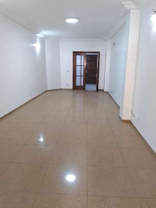 Appartement F4 haut standing à louer à Dakar plateau image 4