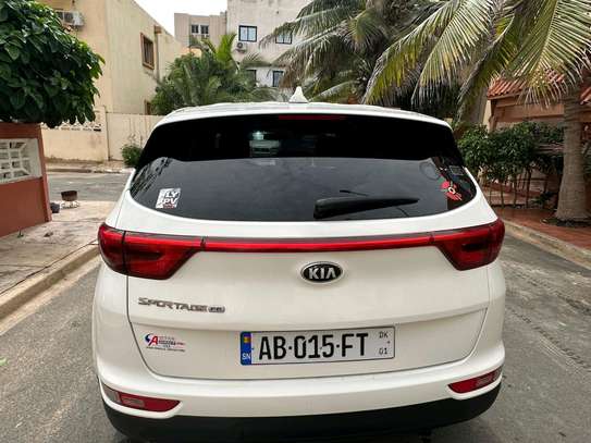 Kia Sportage blanc SUV spacieux et fiable image 8