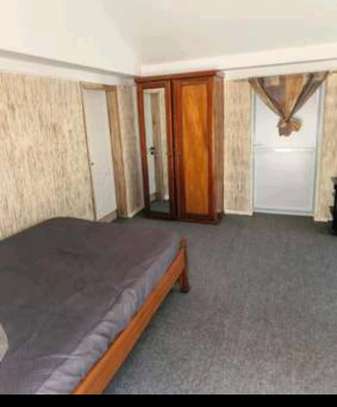 Sacré cœur bel mini studio meublé à louer image 1