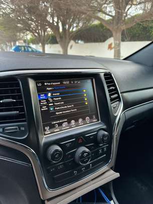 Jeep grand Cherokee image 9