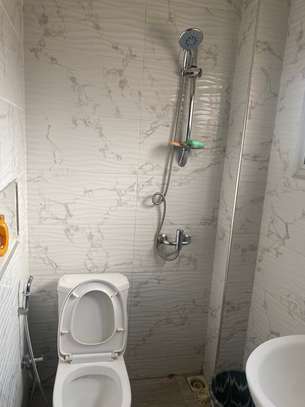 Studio meublé à louer à sacré cœur image 6