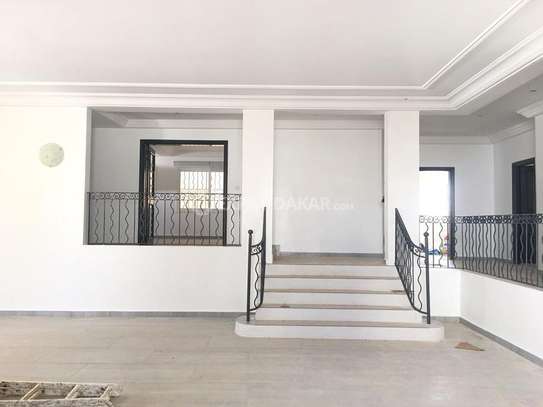 Magnifique maison avec jardin a louer aux Almadies image 5