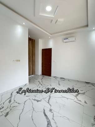 Appartement F4 à louer à la Cité Biagui image 11