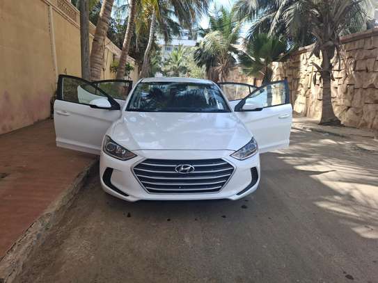 Hyundai elantra image 1