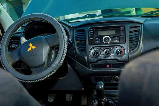 mitsubishi  2017 image 2