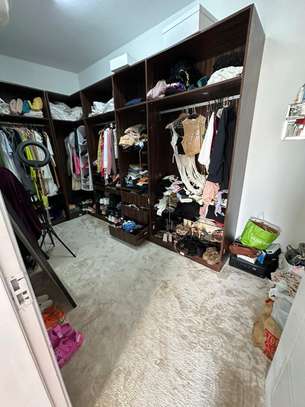 Duplex vide 4 chambres à louer au point E image 6