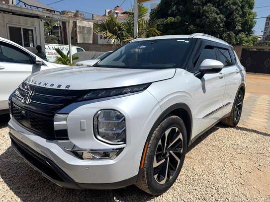 Mitsubishi Outlander image 1