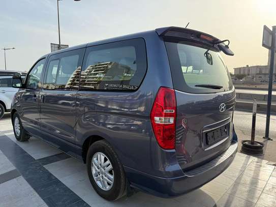 Hyundai  Grand Starex 15 places image 3