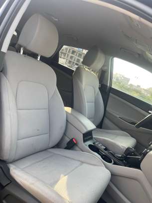 Hyundai Tucson 2019 venant essence automatique image 8