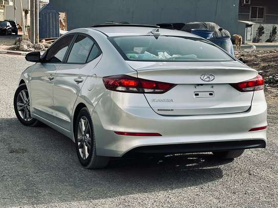 Hyundai elantra image 4