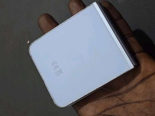 Samsung galaxie Z flip 6 256GB 12GB ram image 3