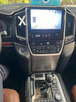 TOYOTA LAND CRUISER image 9