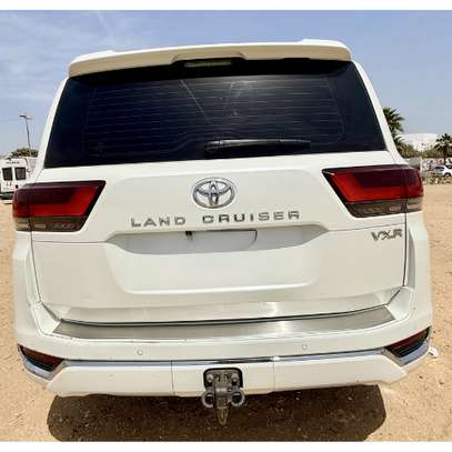 Toyota Land Cruiser LC 300 image 4