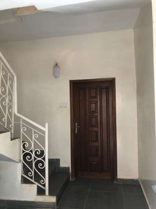 Appartement F4 RDC Cité Mbackiyou Faye Mamelles image 10