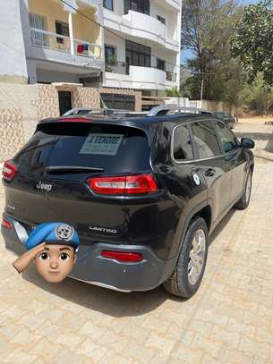 LOCATION TRÈS BELLE JEEP CHEROKEE FULL OPTIONS image 7