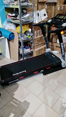 tapis roulant compact écran digital surface sécurisée image 5