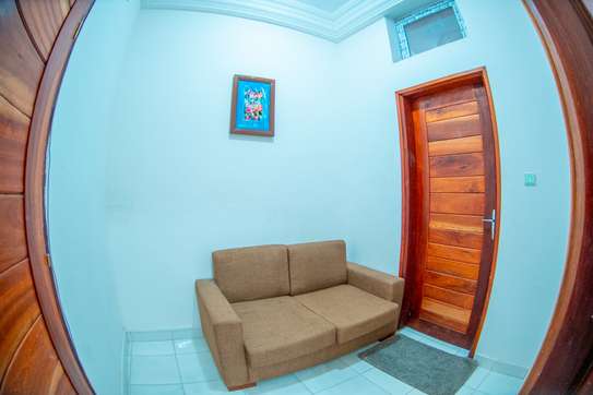 Joli appartement meublé 2 chambres + salon à Zac Mbao image 6