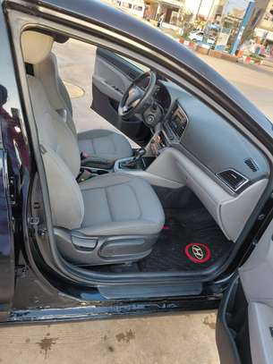 Hyundai elantra 2017 image 6
