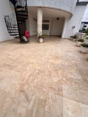 Très grand Penthouse F5 avec terrasse privée image 3