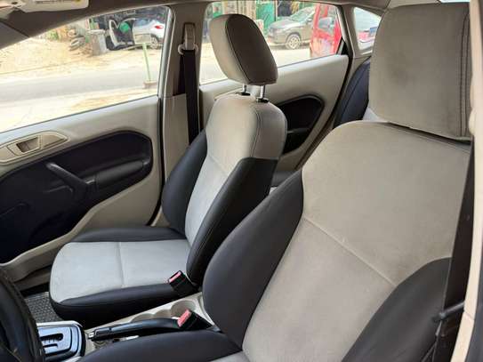 Ford Fiesta 2012 image 10