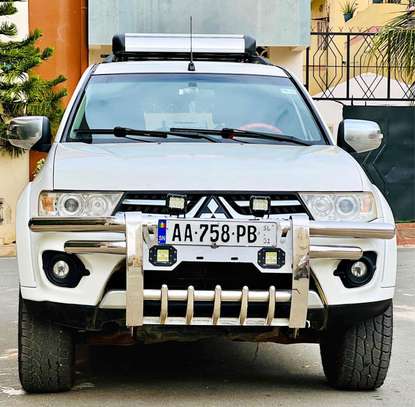 Mitsubishi pajero 2016 image 3