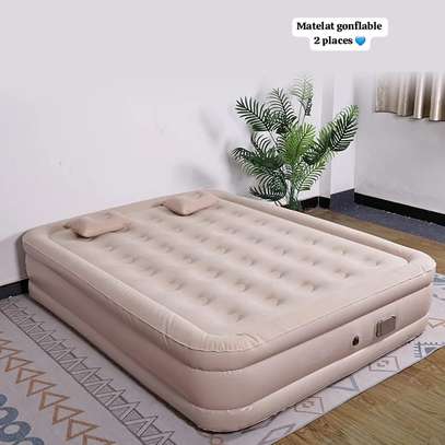 Matelas gonflable avec pompe intégré image 4
