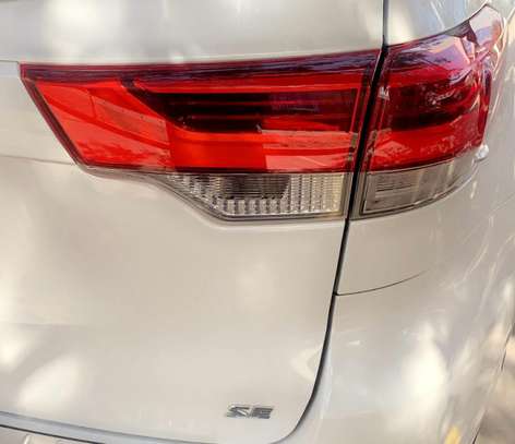 Toyota Highlander limited 7 places image 10