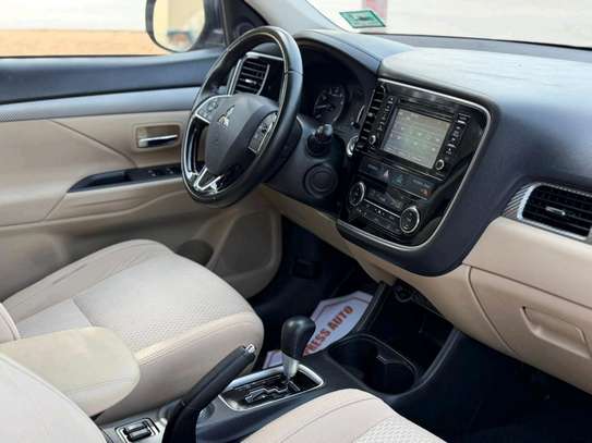 Mitsubishi Outlander 7 places 2016 image 4